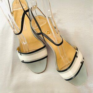 Gucci womens / girls sandals size US 4.5  (34.5 )